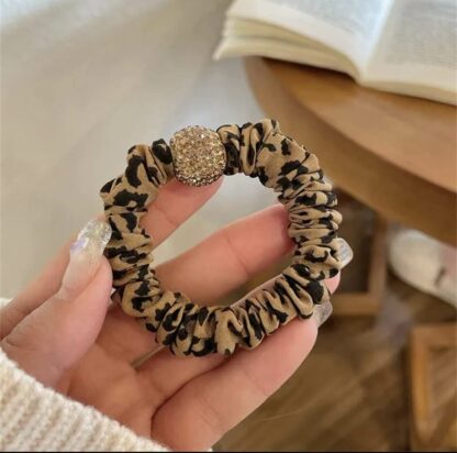 Vintage Scrunchie - Strikker med mønster og strass - Bilde 2