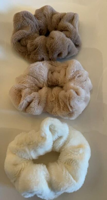 Myk fluffy hårstrikk - scrunchie - Bilde 3
