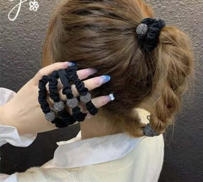 Vintage Scrunchie - Strikker med mønster og strass - Bilde 4