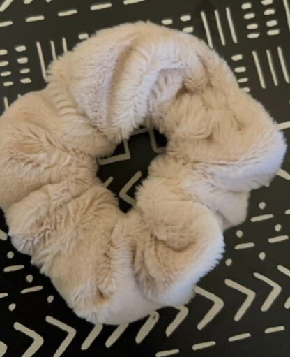 Myk fluffy hårstrikk - scrunchie - Bilde 7