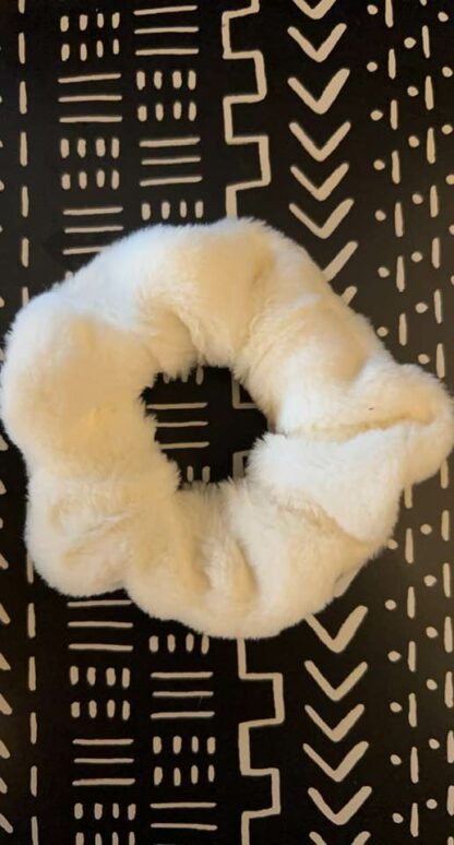Myk fluffy hårstrikk - scrunchie - Bilde 5