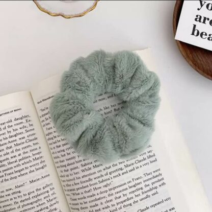 Myk fluffy hårstrikk - scrunchie - Bilde 8