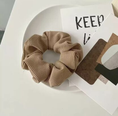 Delikat stoff scrunchie - Bilde 5