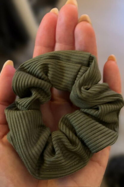 Delikat stoff scrunchie - Bilde 7