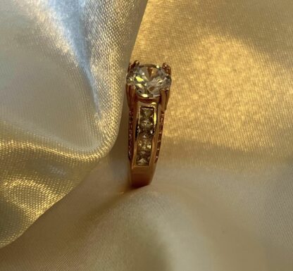 Eir - Gullforgylt ring med Zirkonia - Bilde 3