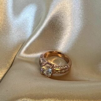 Eir - Gullforgylt ring med Zirkonia